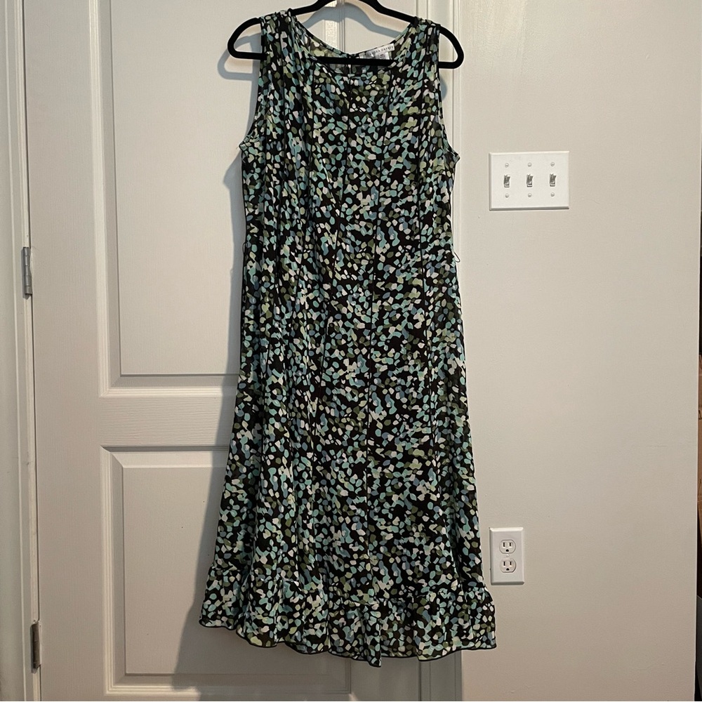 Sandra Darren Black and Green Floral Midi Dress